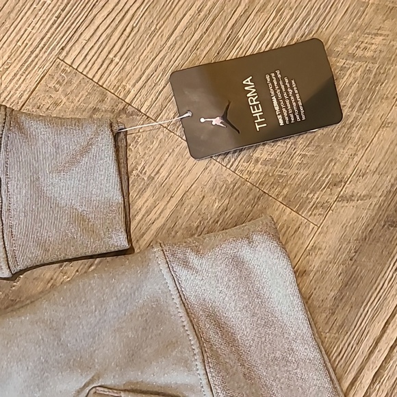 Jordan Boy's Core Performance Therma Pullover - Picture 6 of 9